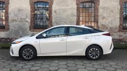 Toyota Prius PHV – czy hybryda nadaje się na długie trasy?