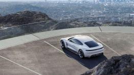 Porsche Mission E - elektryzujący następca Panamery?