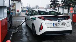 Toyota Prius PHV – czy hybryda nadaje się na długie trasy?