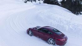 Porsche 911 Carrera 4. Sportowiec, któremu śnieg niestraszny