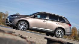 Mitsubishi Outlander 2.2 DID Intense Plus 4WD - Dla kierowcy