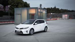 Toyota Auris II Hatchback 5d Hybrid - widok z przodu