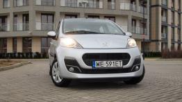 Peugeot 107 Hatchback 5d Facelifting 2012 1.0 VTI 68KM - galeria redakcyjna - widok z przodu