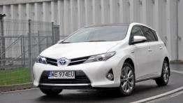 Toyota Auris II Hatchback 5d 1.8 HSD 136KM - galeria redakcyjna - widok z przodu