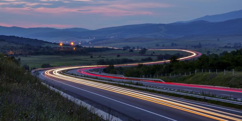 Podróż autostradą – czy na pewno wiemy, jak jeździć?