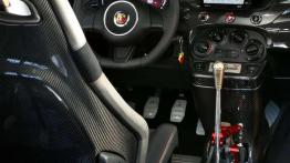 Abarth 695 biposto bije rekordy sprzedaży